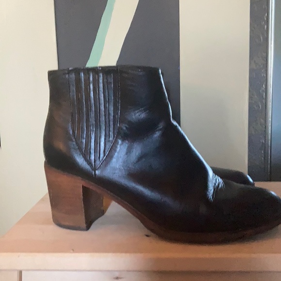 Wolverine 1,000 mile arc ankle bootie - Picture 2 of 5